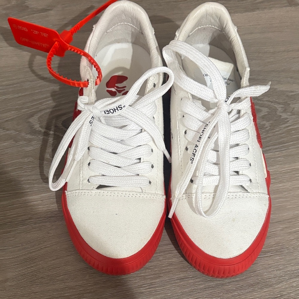 Off-White Low Vulcanized Sneakers